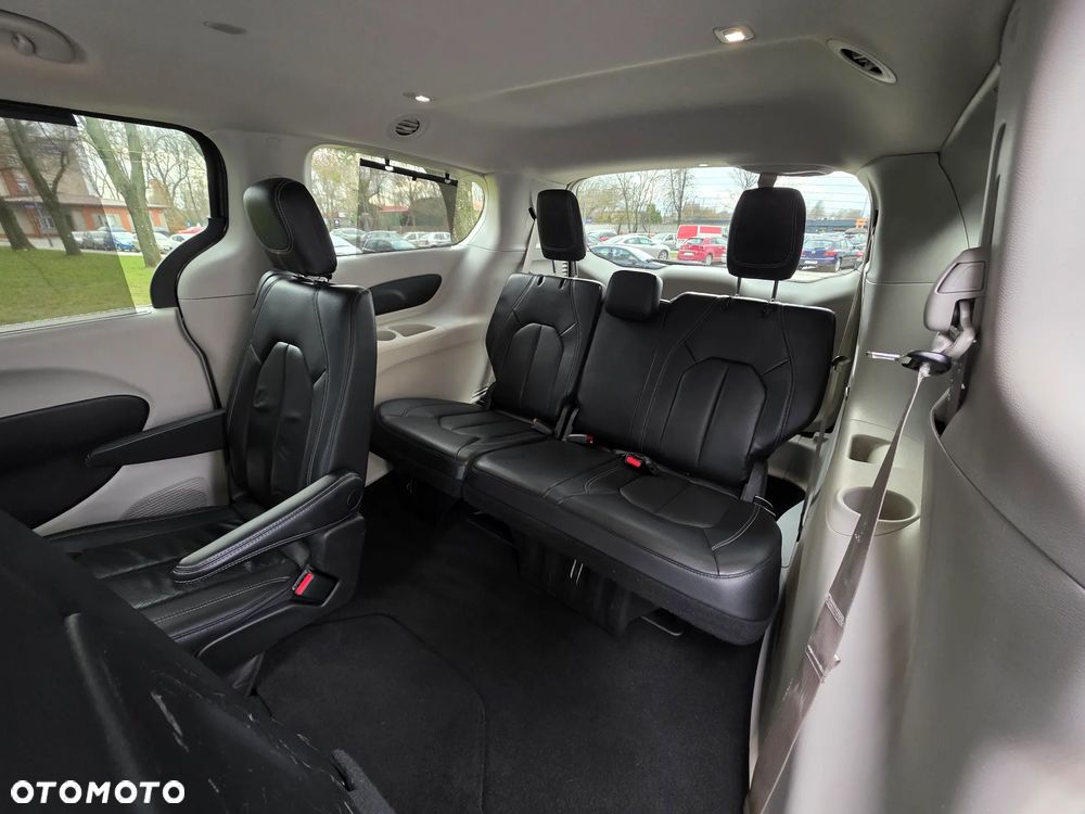 Chrysler Pacifica - 23