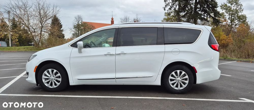 Chrysler Pacifica - 6