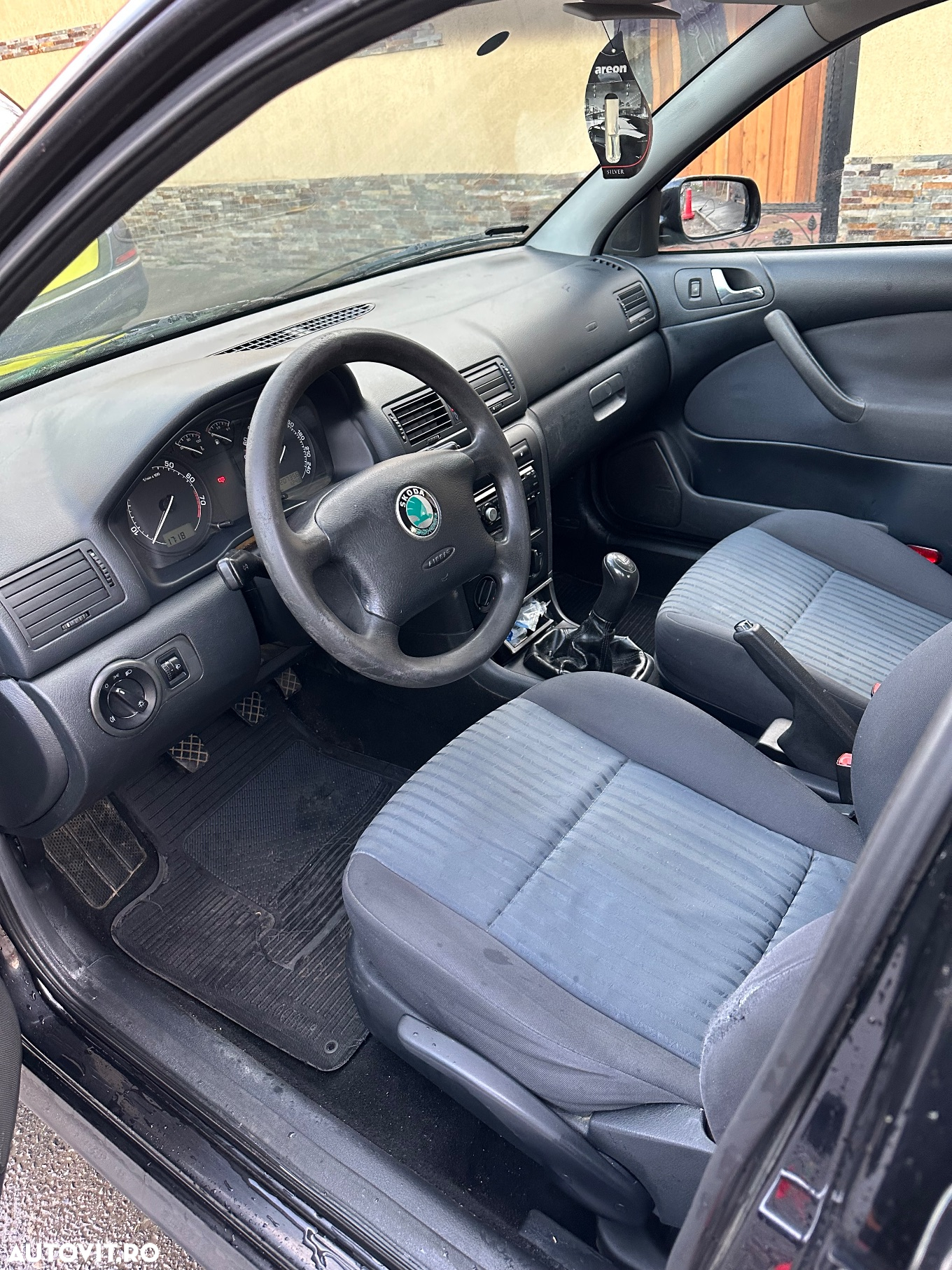 Skoda Octavia 1.6 Ambiente - 4