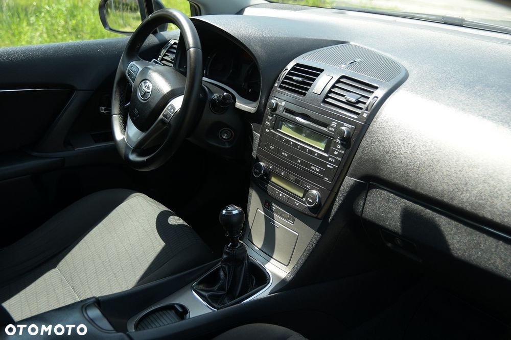 Toyota Avensis 1.8 Executive - 19