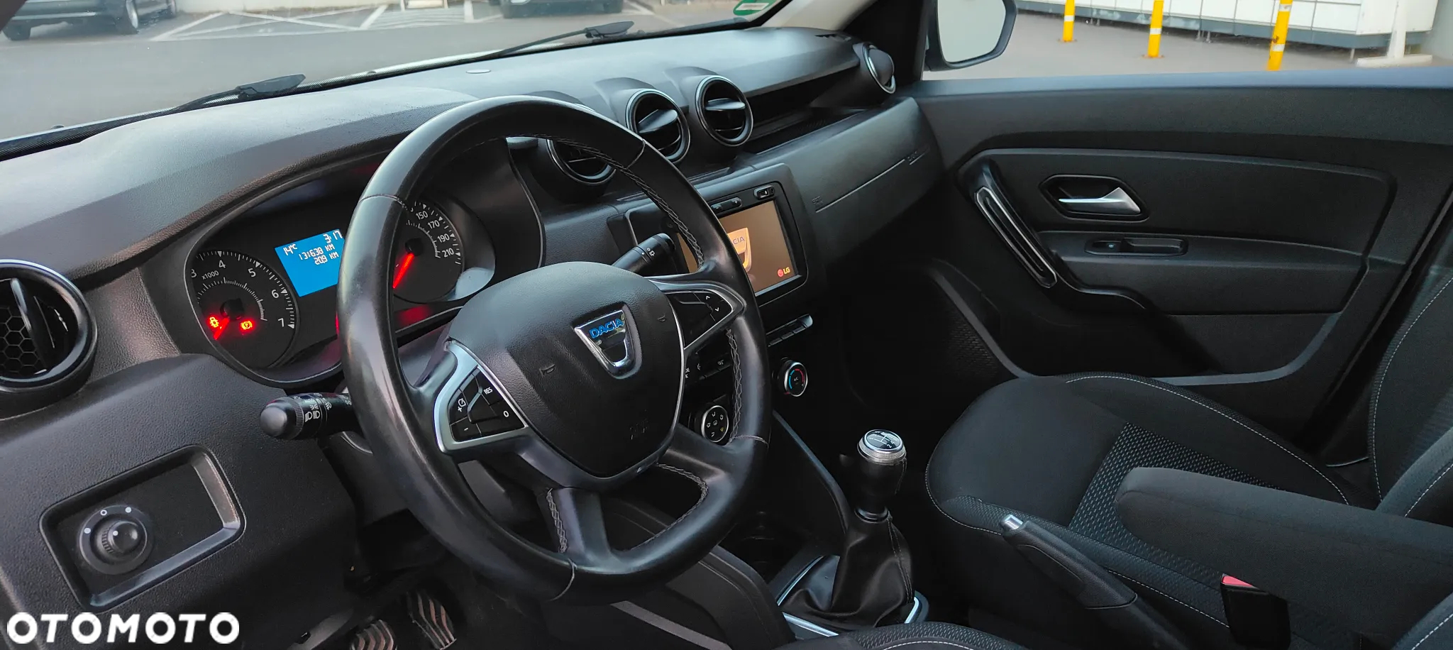 Dacia Duster 1.6 SCe Essential - 26