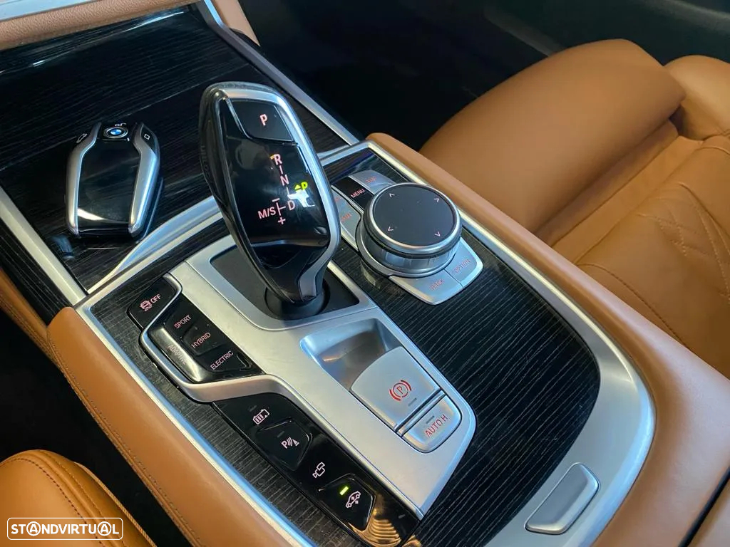 BMW 745 e iPerformance Pack M Auto - 38