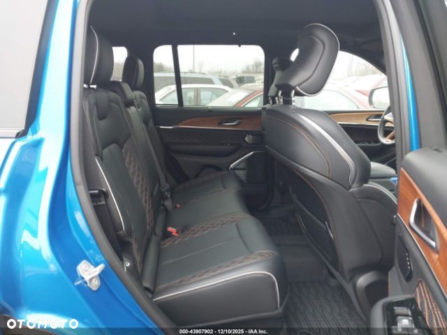 Jeep Grand Cherokee - 12