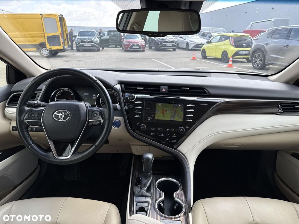 Toyota Camry 2.5 Hybrid Executive CVT - 10