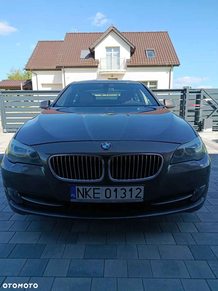 BMW Seria 5 525d xDrive - 2