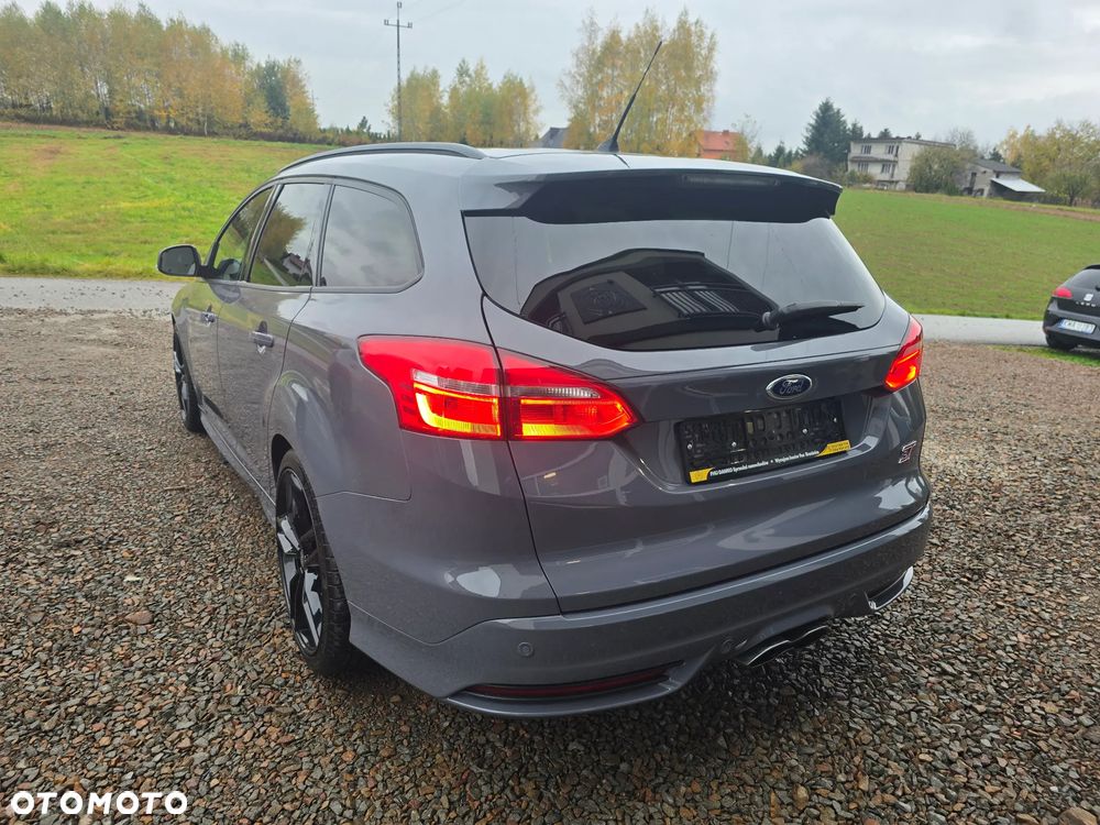 Ford Focus 2.0 EcoBoost ST mit Leder-Sport-Paket - 8