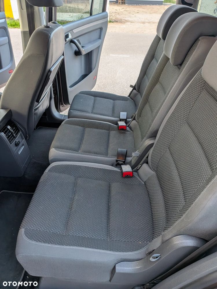 Volkswagen Touran - 18