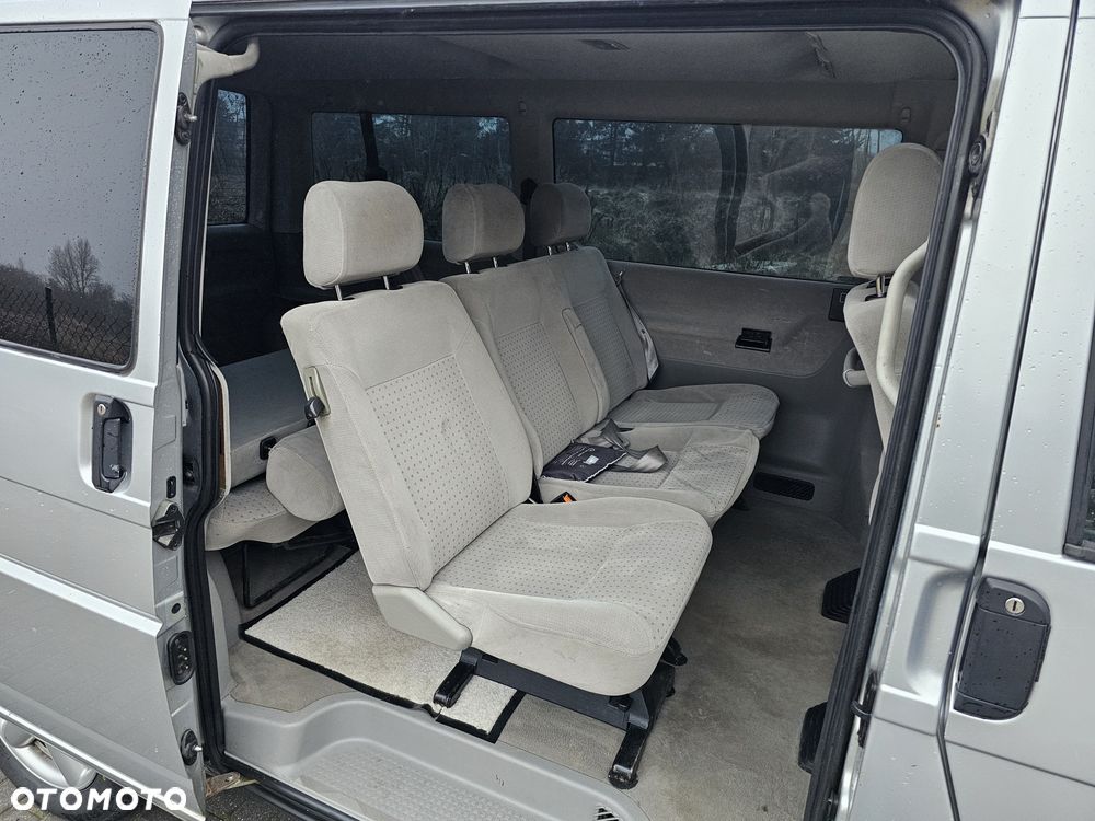 Volkswagen Caravelle - 7