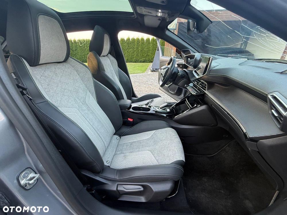 Peugeot 208 GT - 29