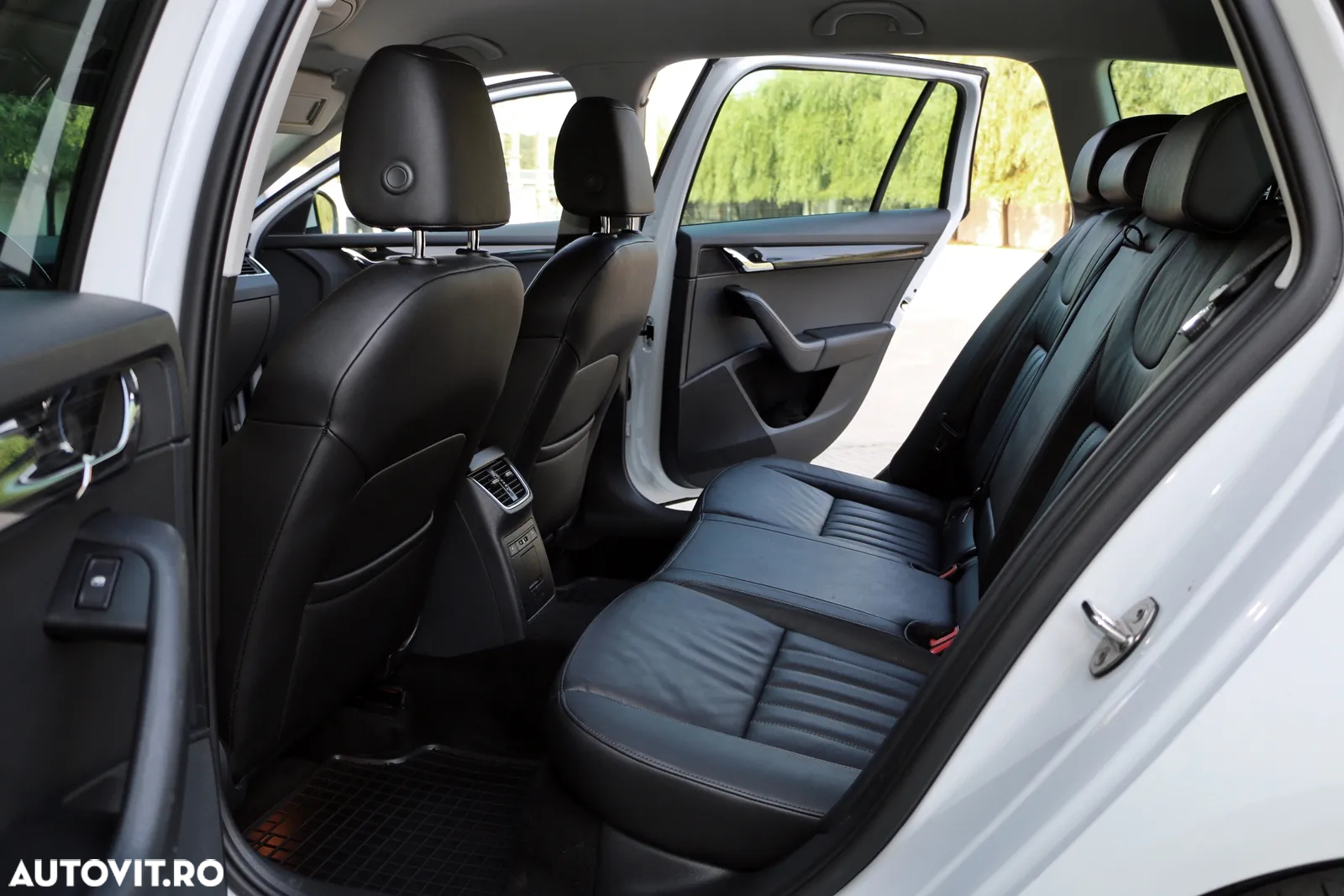 Skoda Octavia Combi Diesel 1.6 TDI DSG Style - 14