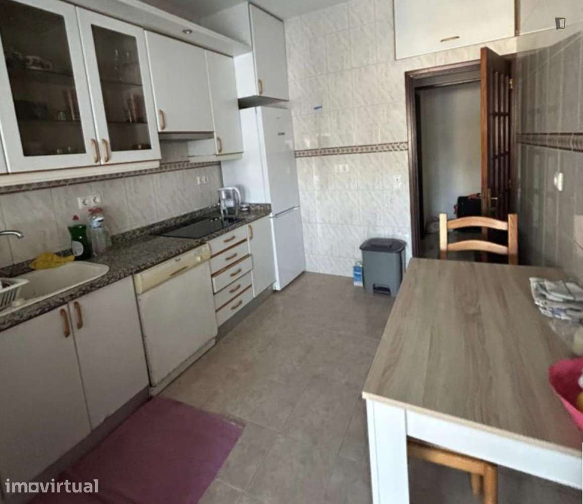 Quarto - localizado em Campanhã Porto - Grande imagem: 4/5