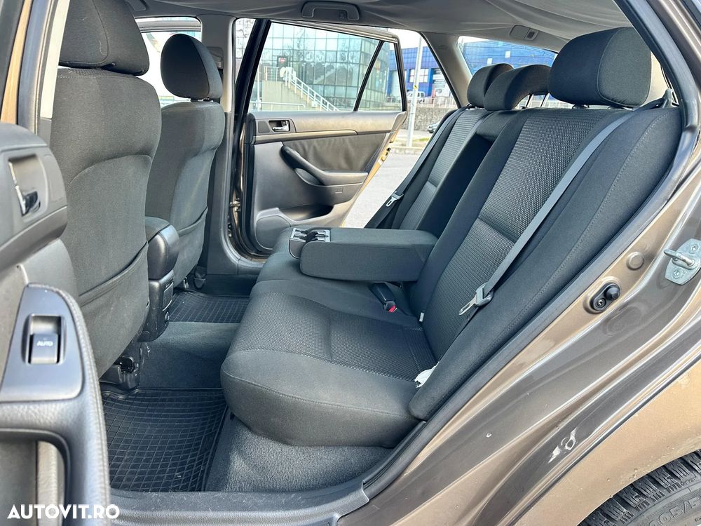 Toyota Avensis 2.0 D-4D Combi Executive - 25