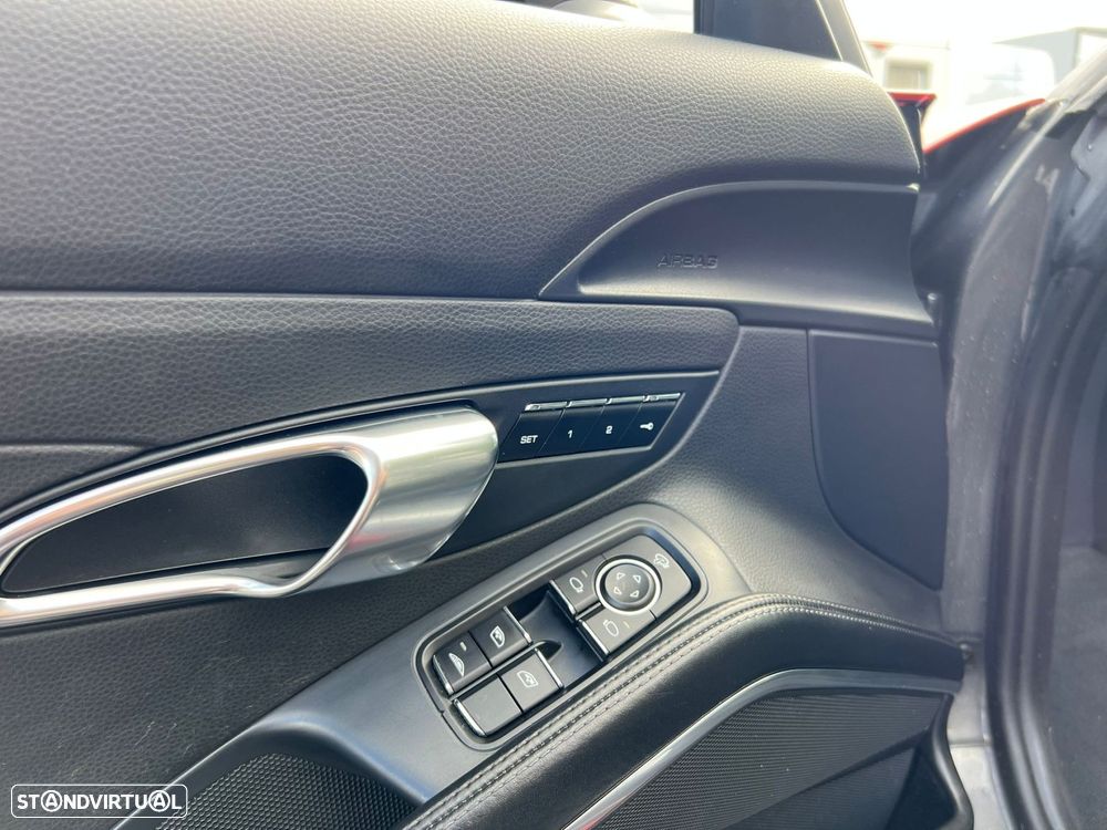 Porsche 911 Série F - 42