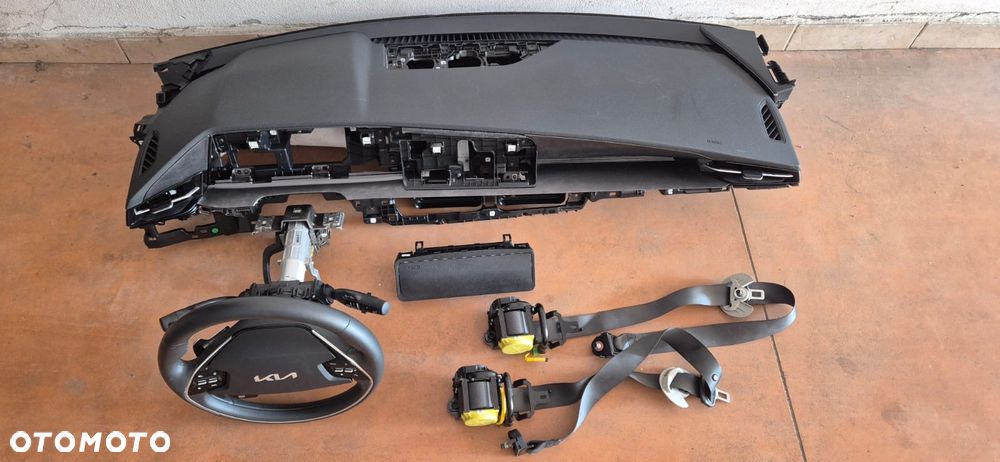 Przód Kompletny  Zderzak Konsola Airbag  Kia Niro II EV 22- - 18
