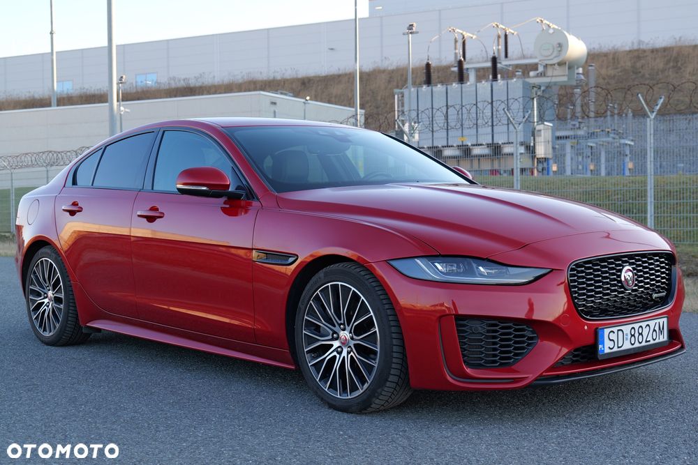 Jaguar XE P250 R-Dynamic Black - 4