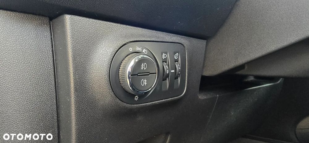 Opel Corsa E VAN - 9
