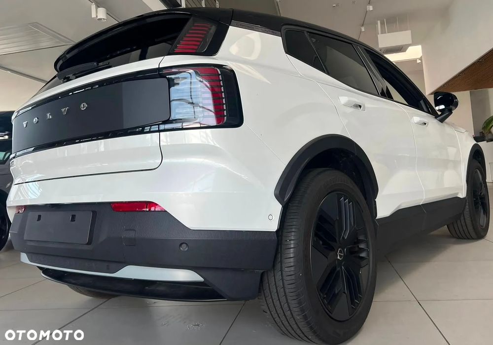 Volvo EX30 69kWh Twin Motor Ultra Black Edition - 4