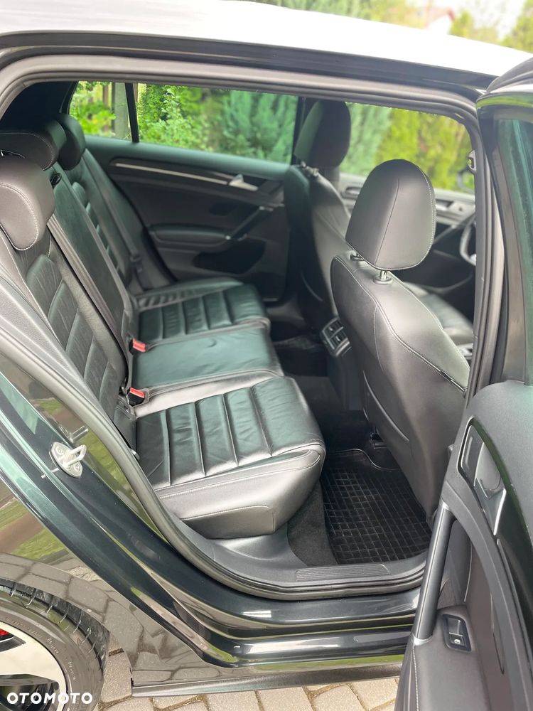 Volkswagen Golf - 32