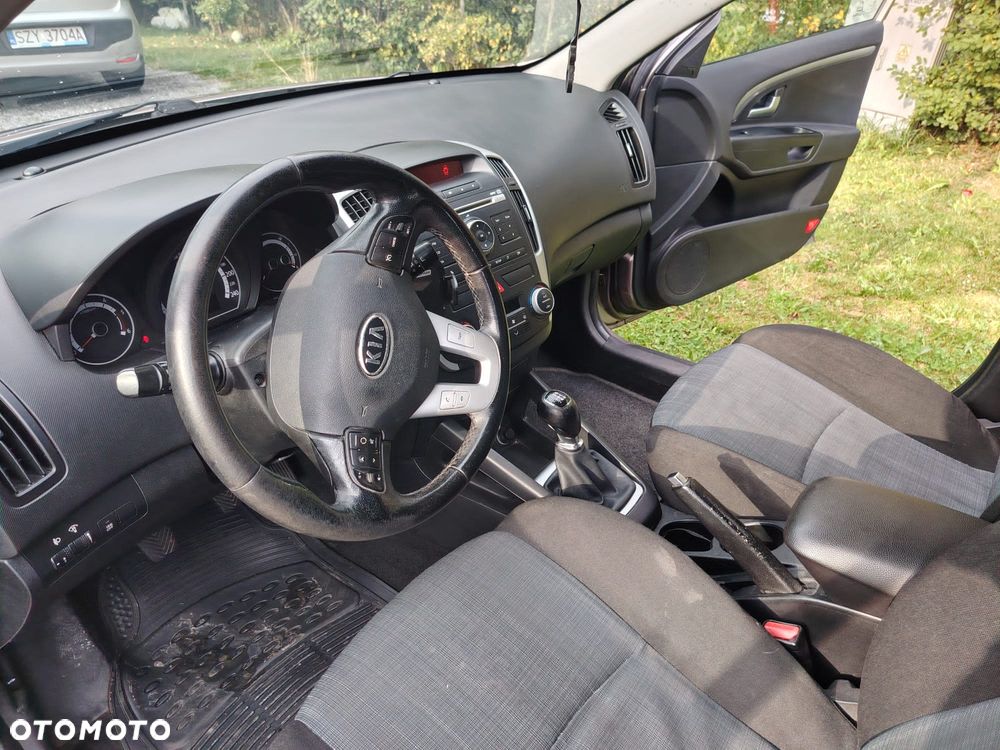 Kia Ceed - 16