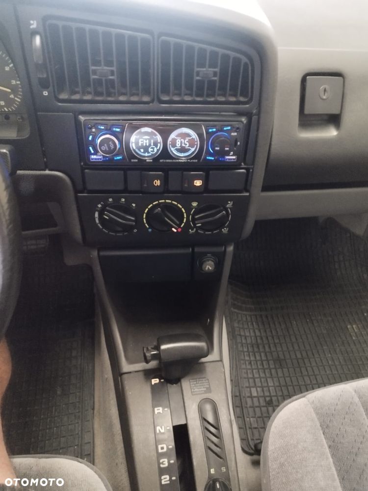 Volkswagen Passat 2.0 GL - 14