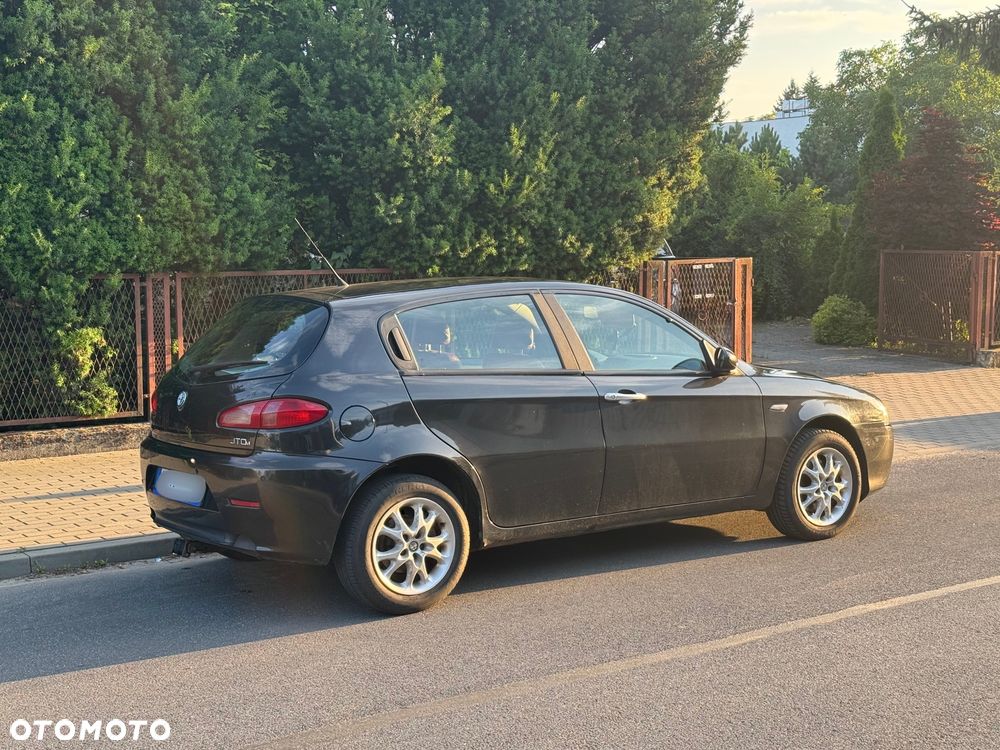 Alfa Romeo 147 1.9 JTD 8V M-Jet DPF Distinctive - 3