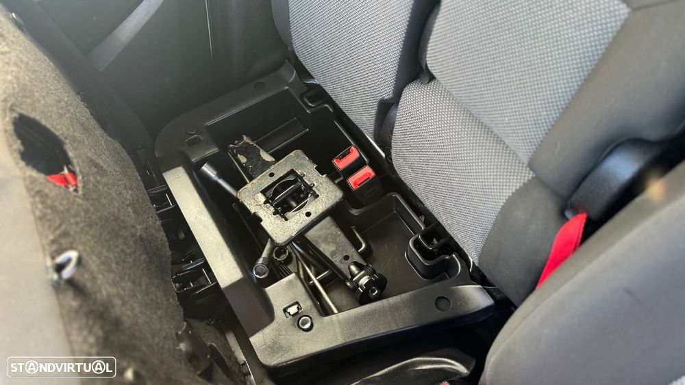 Fiat Doblo 1.3 MJet  3 Lugares A/C - 32