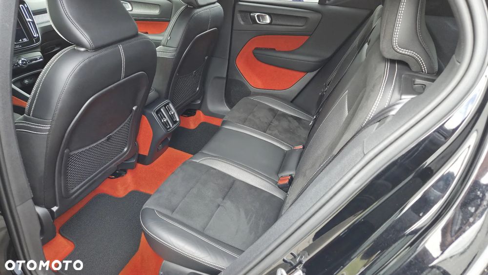 Volvo XC 40 D4 AWD R-Design (Intro Edition) - 9