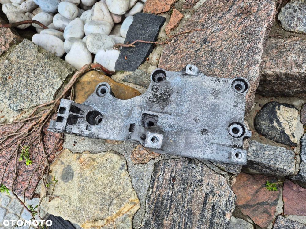 vw golf v touran caddy 1.9 bls 2.0 bmm łapa wspornik alternatora - 3