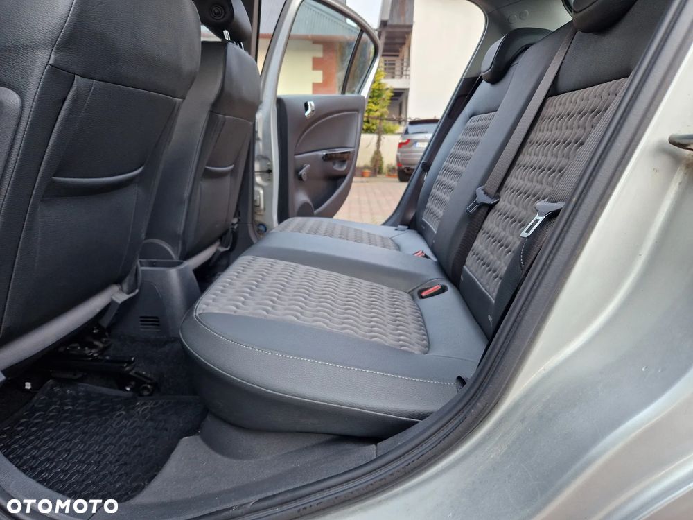 Opel Corsa 1.4 16V Cosmo - 18