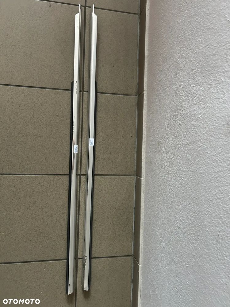 LISTWY CHROMOWANE MERCEDES W207 COUPE I A207673028301 A207673018901