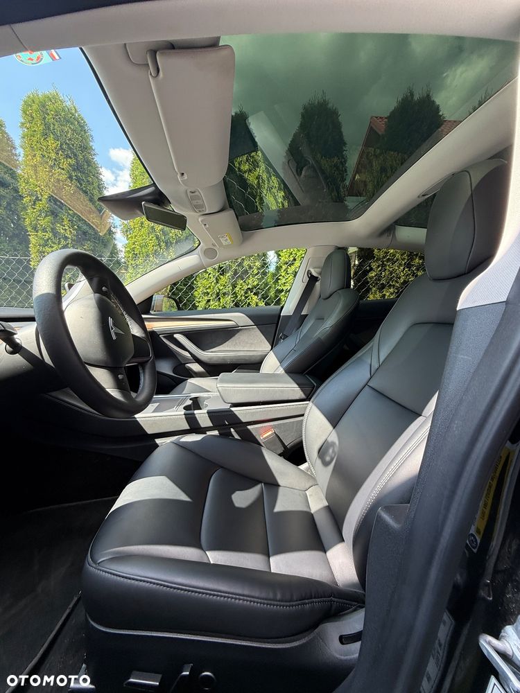 Tesla Model 3 - 9