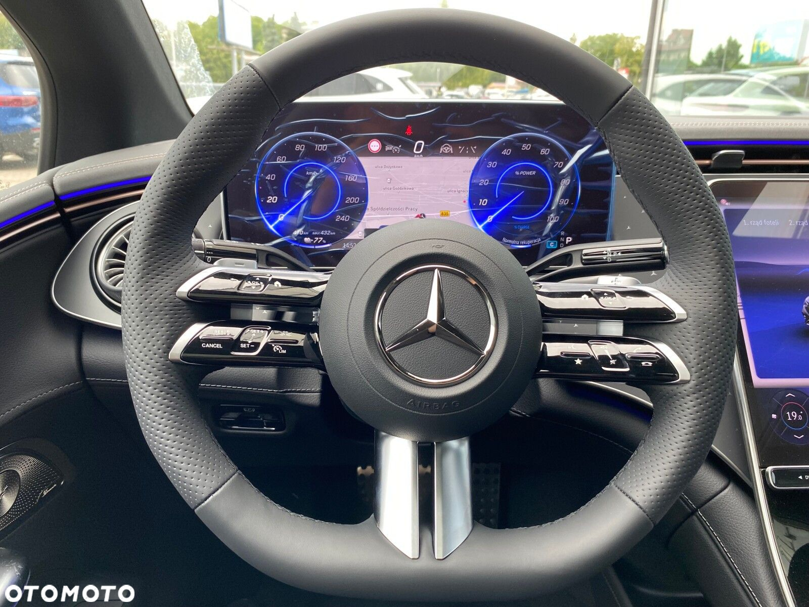 Mercedes-Benz EQE - 11