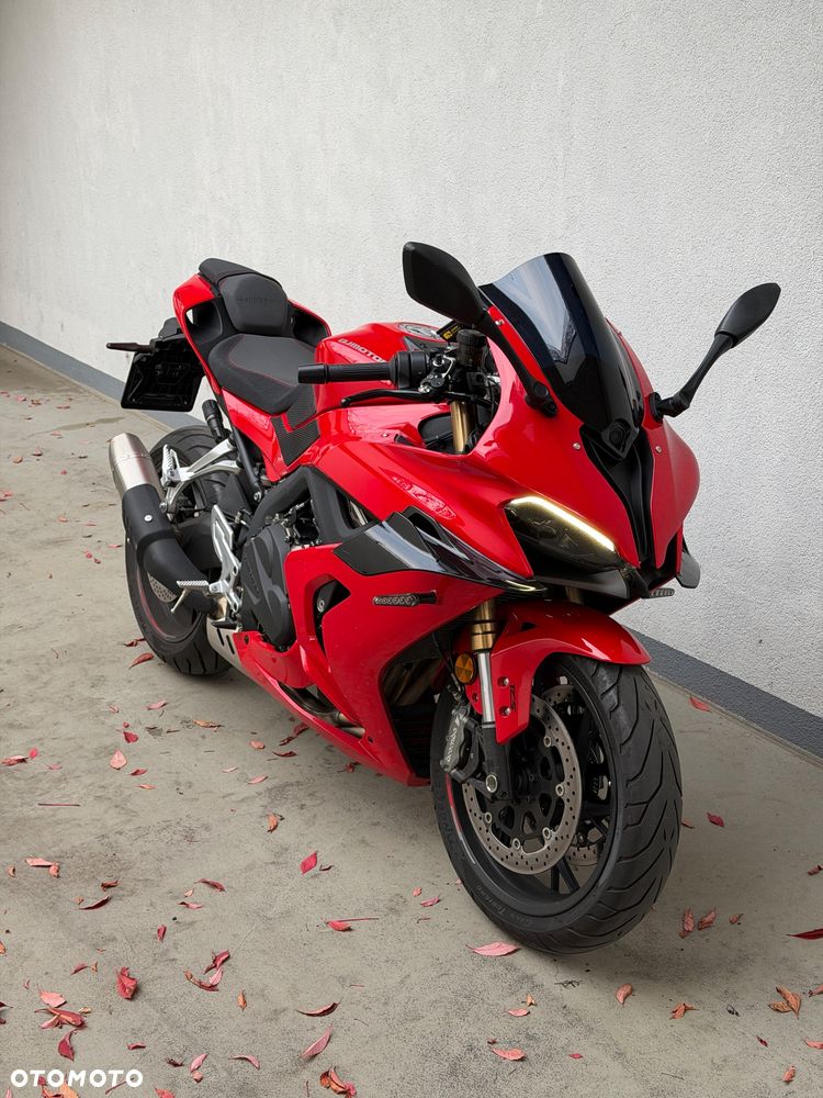QJmotor SRK 800RR