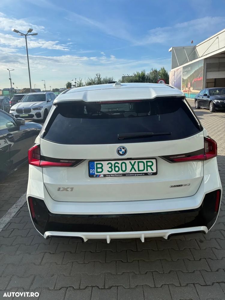 BMW iX1 eDrive20 - 10