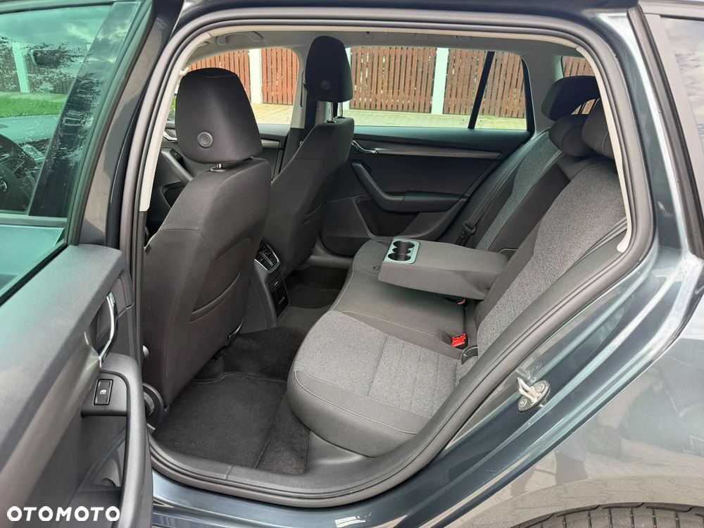 Skoda Octavia 2.0 TDI 4x4 DSG Soleil - 27