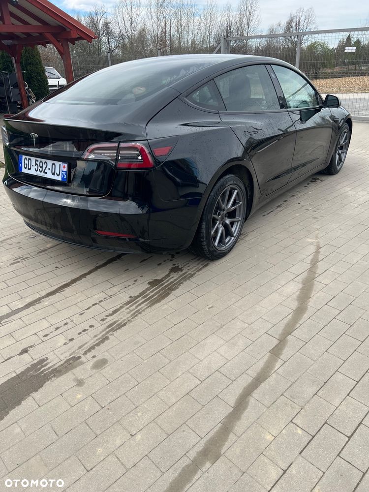 Tesla Model 3 - 3