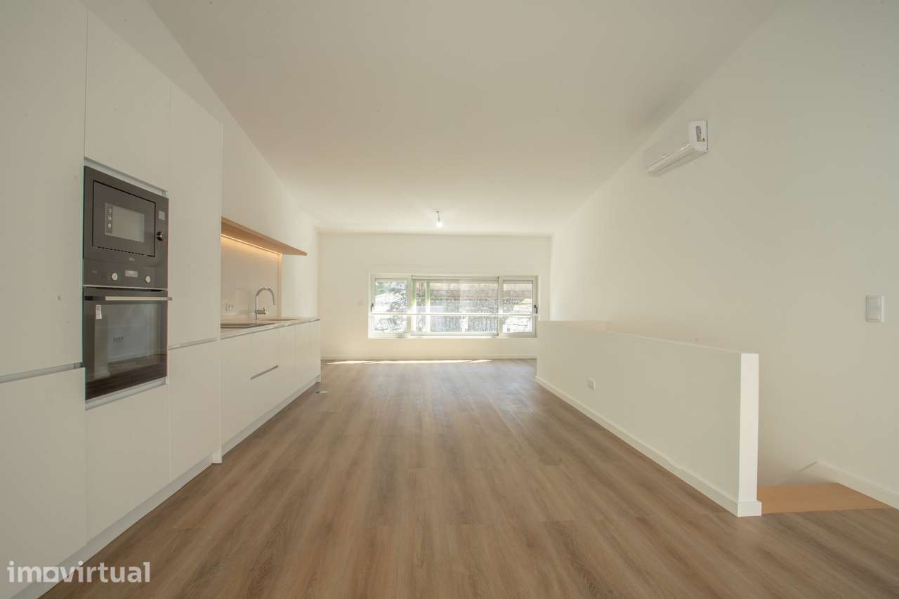 Moradia Triplex T3+1 com Garagem, Varandas e Espaço Exterior - CO - Grande imagem: 3/29