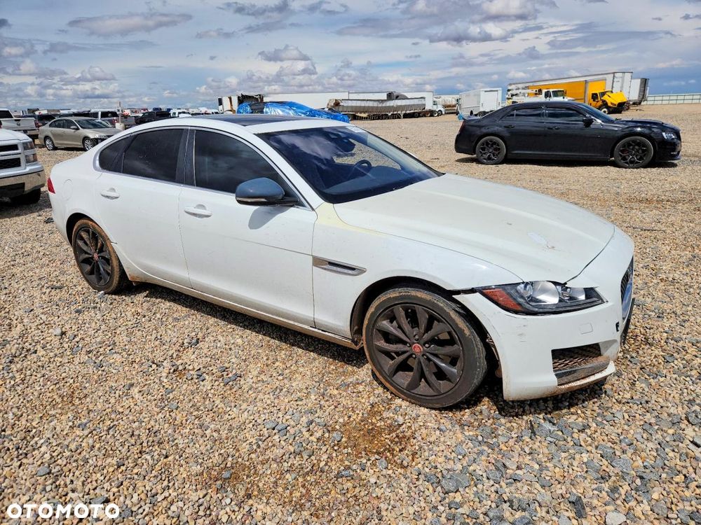 Jaguar XF - 5