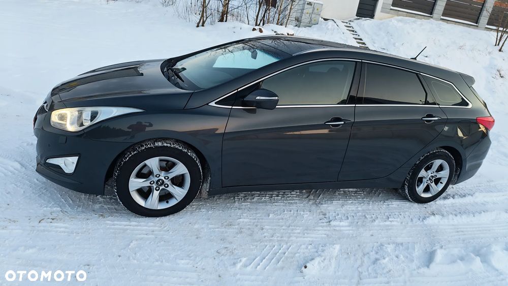 Hyundai i40 Kombi blue 1.6 Family+ - 33