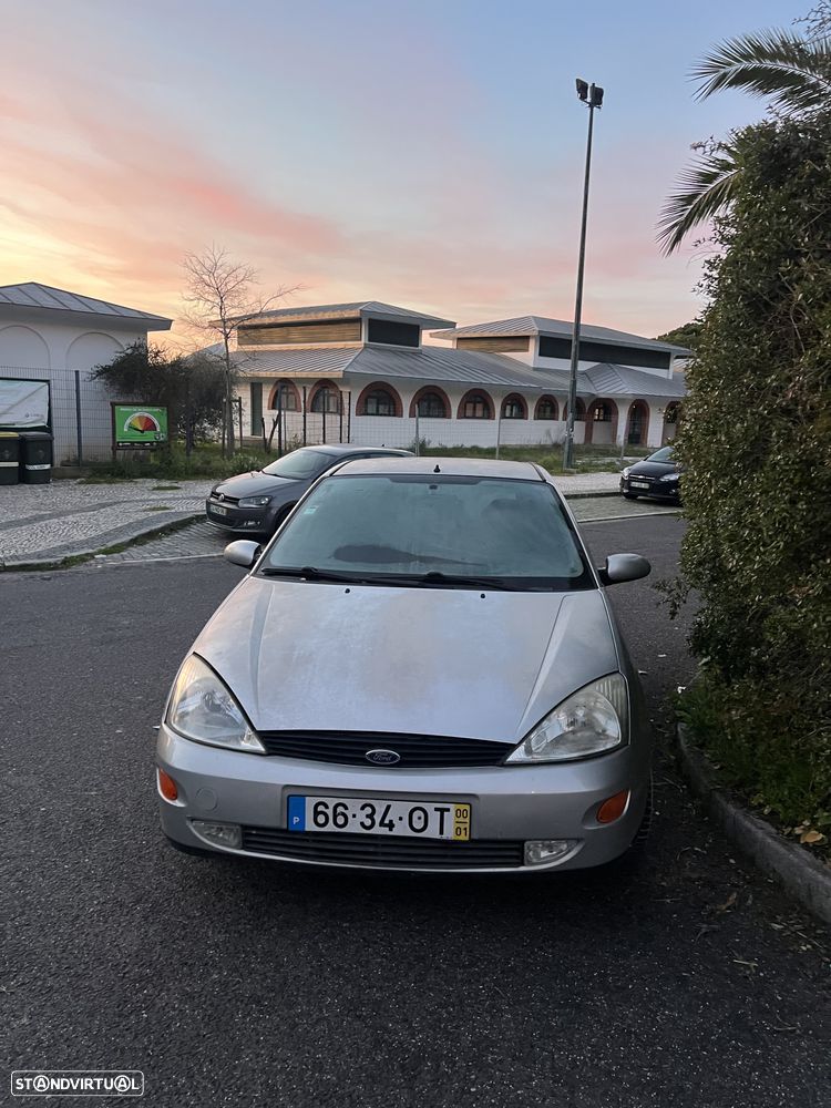 Ford Focus 1.6 Ambiente - 1
