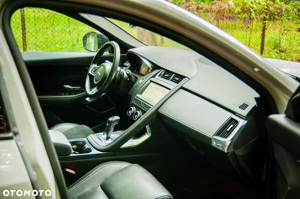 Jaguar E-Pace P200 AWD R-Dynamic SE - 18