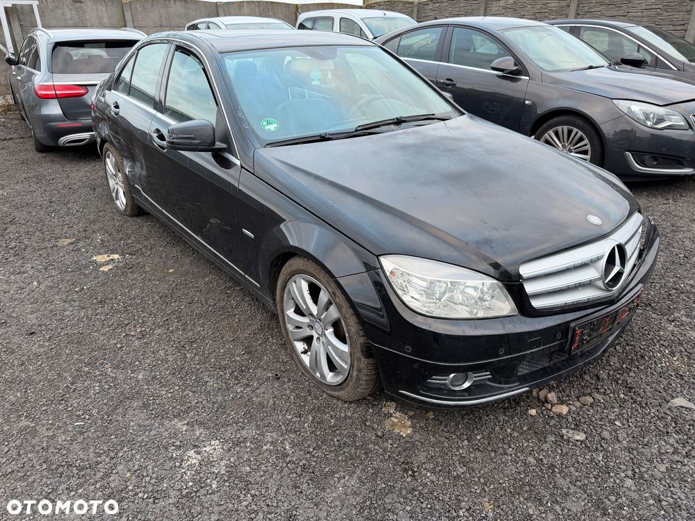 Mercedes-Benz Klasa C 180 CGI BlueEFFICIENCY Avantgarde - 1