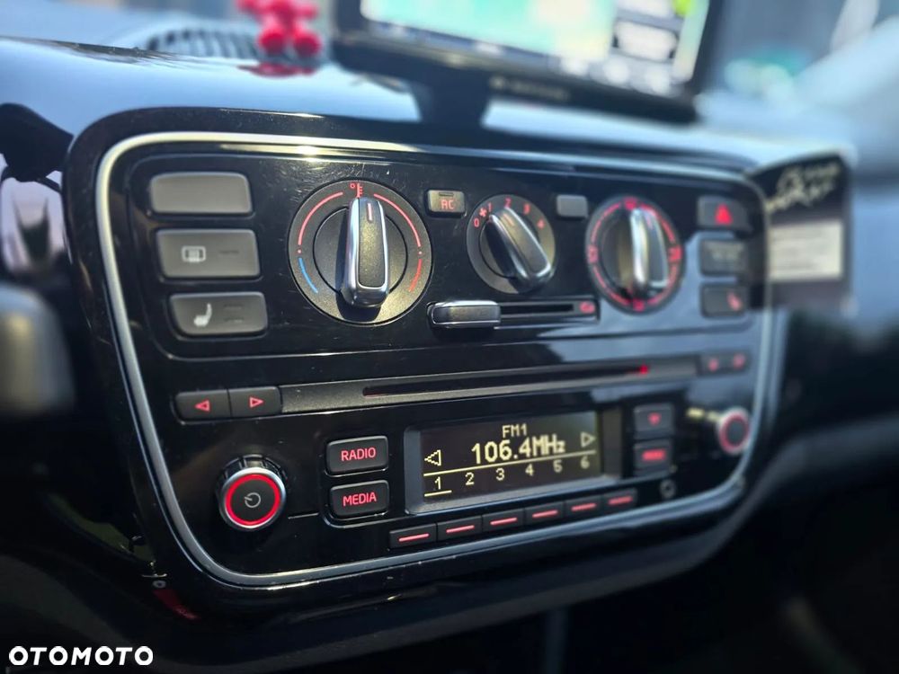 Volkswagen up! (BlueMotion Technology) high - 17