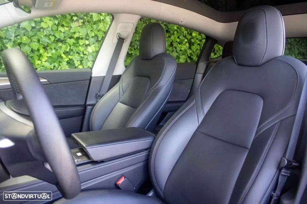 Tesla Model Y Long Range Dual Motor AWD - 13