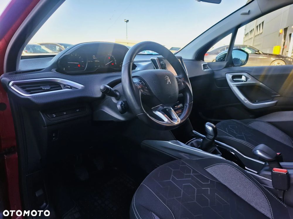 Peugeot 2008 1.2 Pure Tech Style S&S - 10