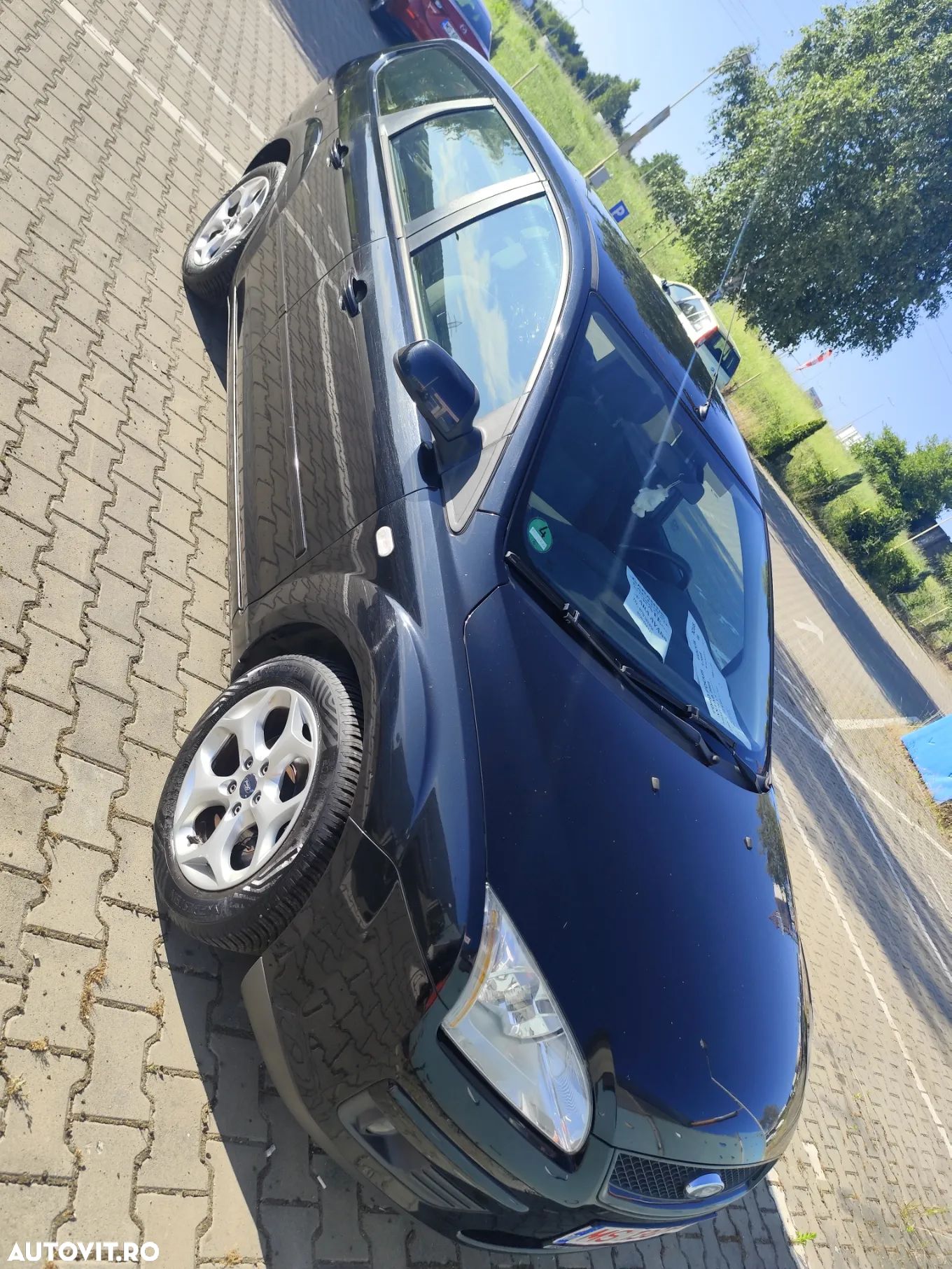 Ford Focus 1.6 16V Ambiente - 1