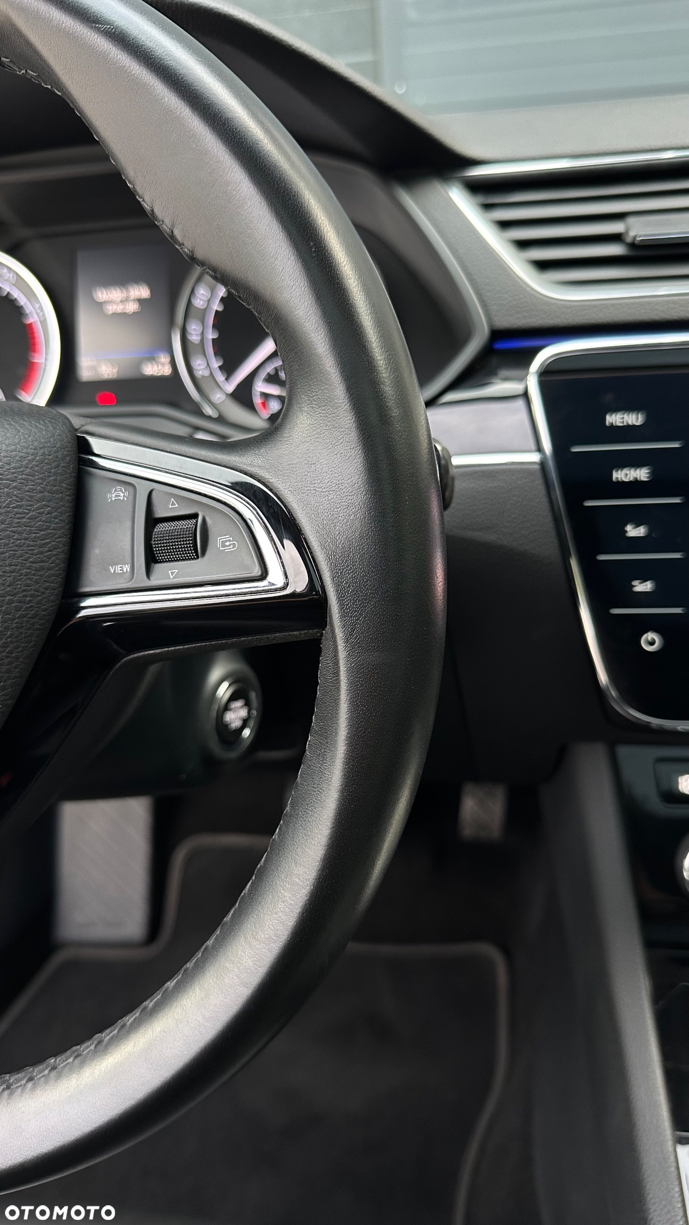 Skoda Superb 2.0 TSI L&K DSG - 37