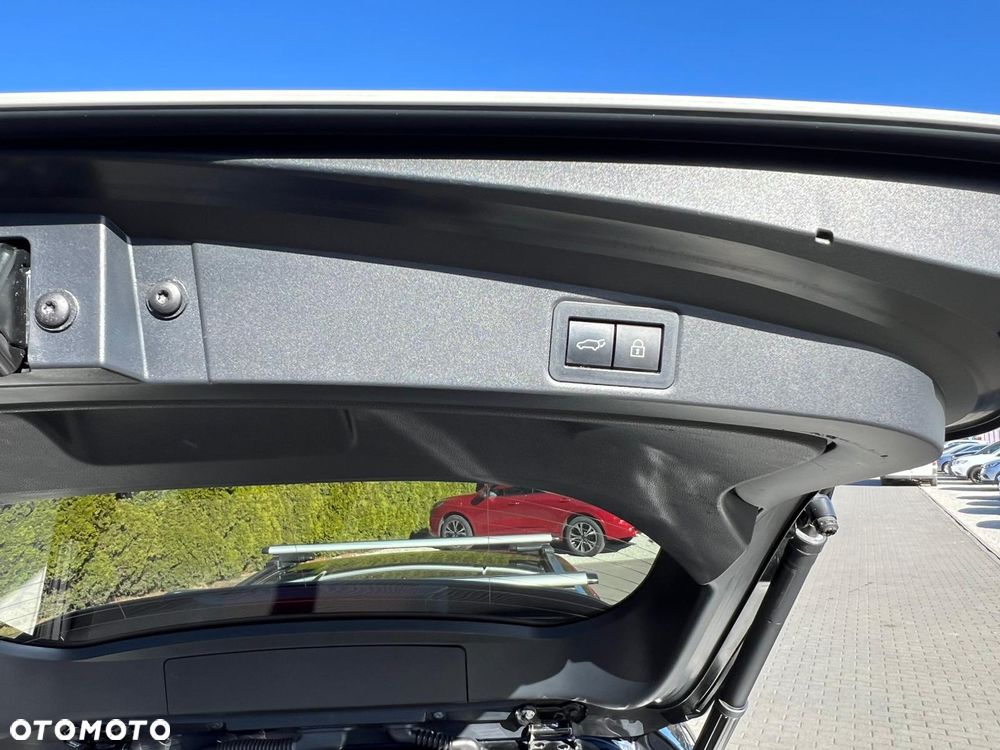 Toyota Corolla 1.8 Hybrid Executive - 4