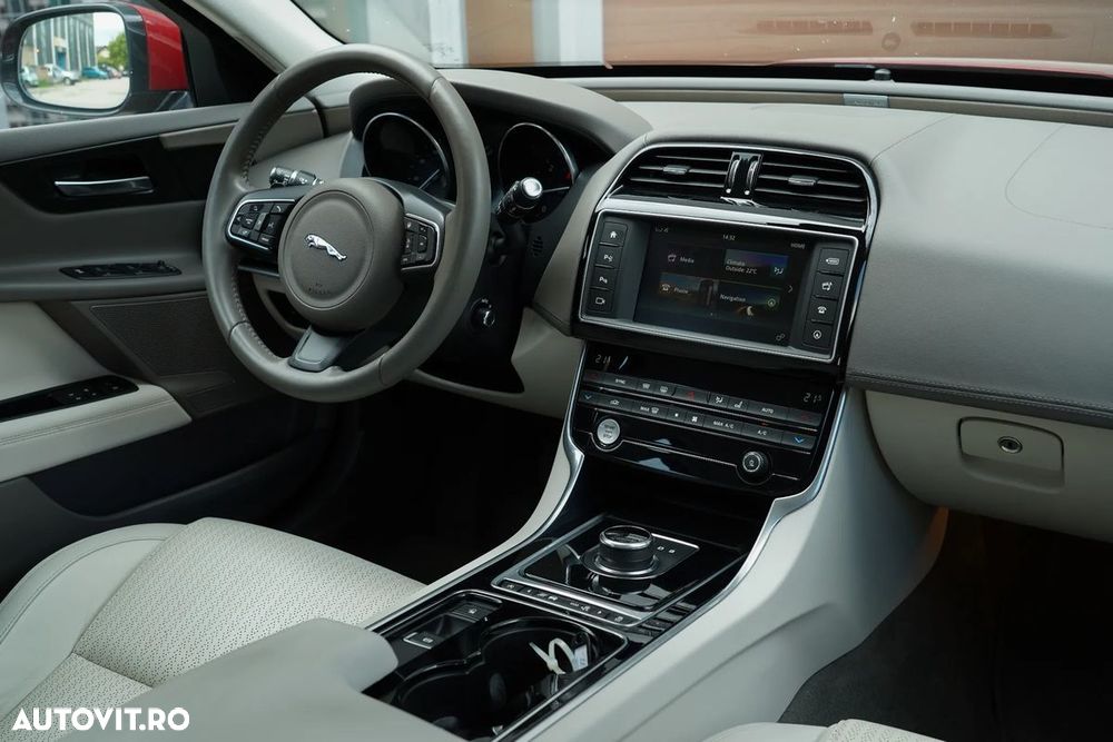 Jaguar XE - 5