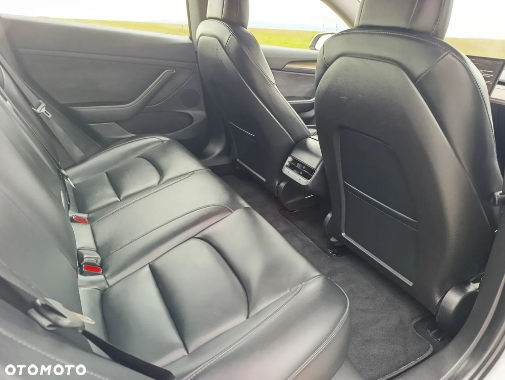 Tesla Model 3 - 12
